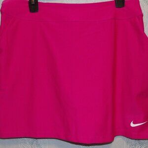 Nike Golf Skort with Nike logo, size Large , Fushia with 2 Front pockets 1 Back